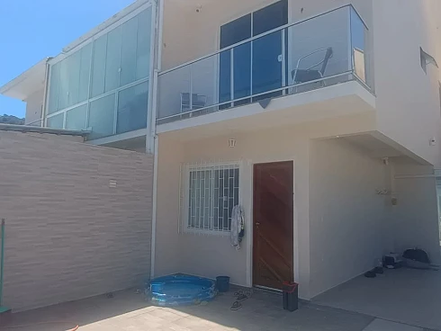 Sobrado geminado em Potecas, São José