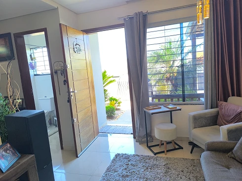 Sobrado geminado em Potecas, São José