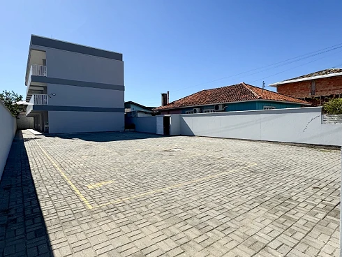 Prédio em Barra do Aririú, Palhoça