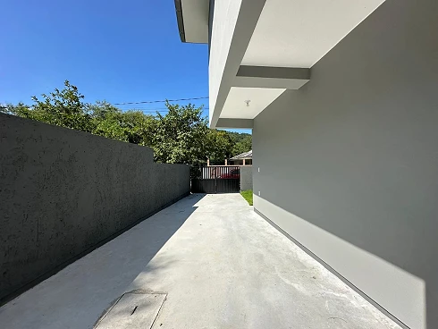 Sobrado geminado em Potecas, São José