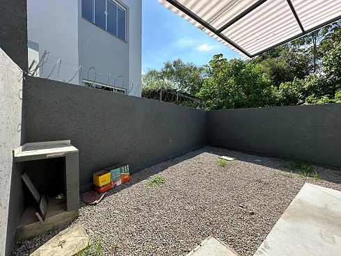 Sobrado geminado em Potecas, São José