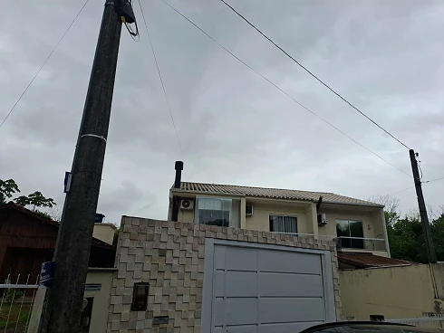Sobrado geminado em Potecas, São José