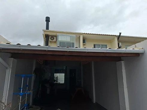 Sobrado geminado em Potecas, São José