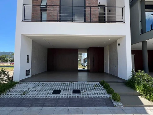 Casa em Beira Rio, Biguaçu