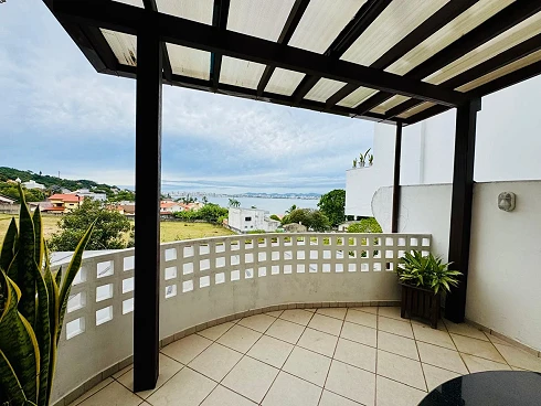 Casa em Ponta de Baixo, São José