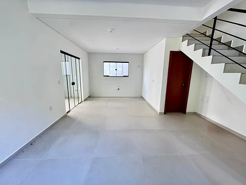 Sobrado geminado em Forquilhas, São José