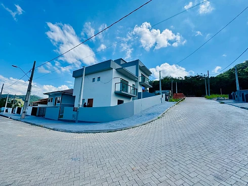 Sobrado geminado em Forquilhas, São José