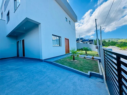 Sobrado geminado em Forquilhas, São José