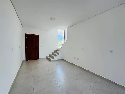 Sobrado geminado em Forquilhas, São José