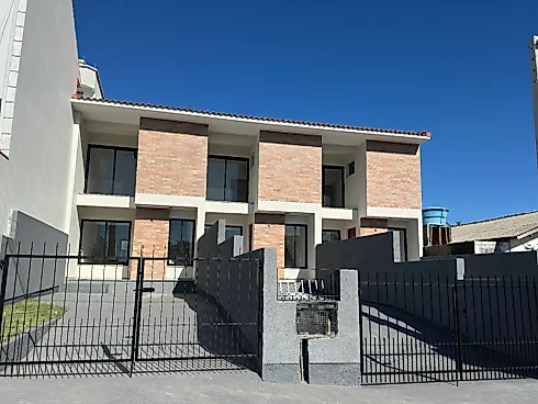 Sobrado geminado em Serraria, São José