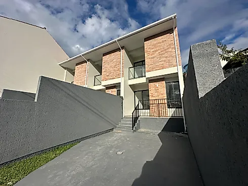 Sobrado Geminado com 2 quartos em Serraria, São José
