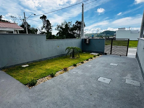 Sobrado geminado em Forquilhas, São José