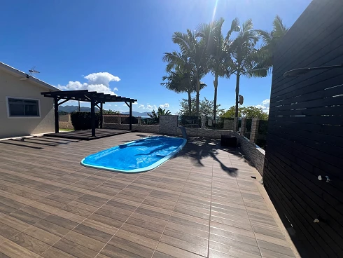 Casa em Fundos, Biguaçu