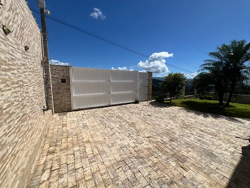 Casa em Fundos, Biguaçu
