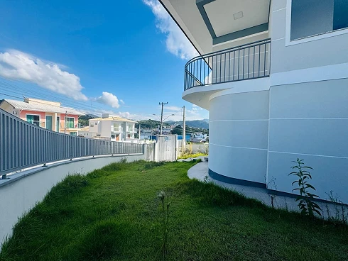 Sobrado geminado em Forquilhas, São José