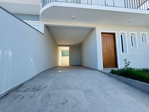 Sobrado geminado em Forquilhas, São José