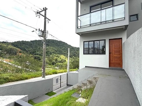 Sobrado geminado em Bela Vista, Palhoça