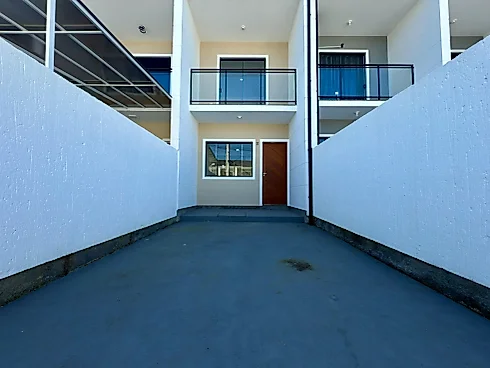 Sobrado geminado em Forquilhas, São José