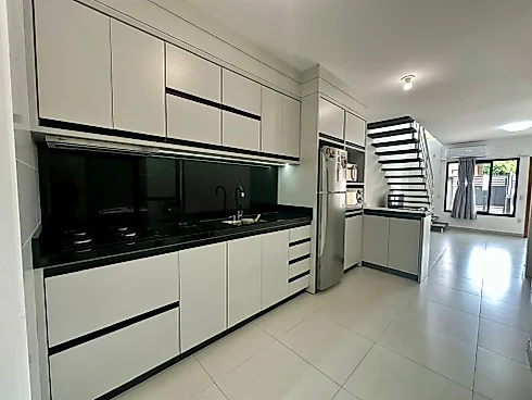 Sobrado Geminado com 3 quartos em Areias, São José