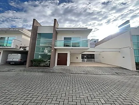 Sobrado geminado em Forquilhas, São José