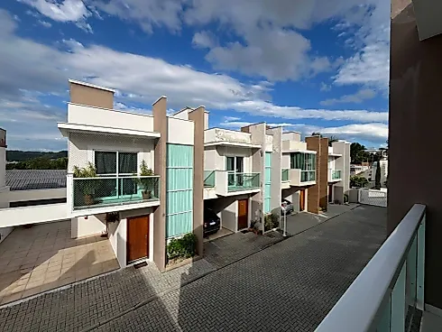 Sobrado geminado em Forquilhas, São José