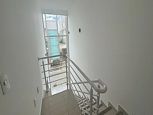 Sobrado geminado em Forquilhas, São José