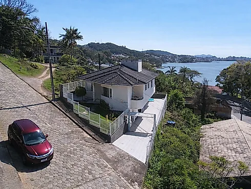 Casa em Ponta de Baixo, São José