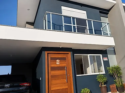 Sobrado Geminado 3 Quartos com 1 Suíte e 135m² - Carianos - Sobrado geminado em Carianos, Florianópolis - Foto 1
