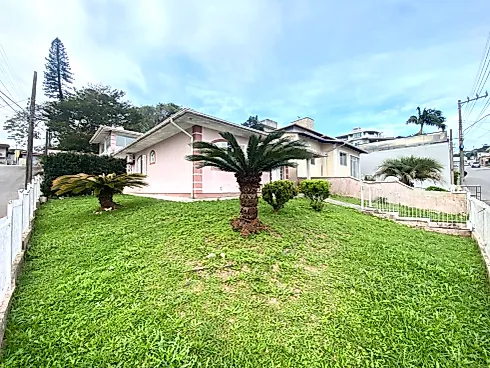 Casa de Esquina a Venda com 3 Quartos - Biguaçu - Casa em Morro da Bina, Biguaçu - Foto 1
