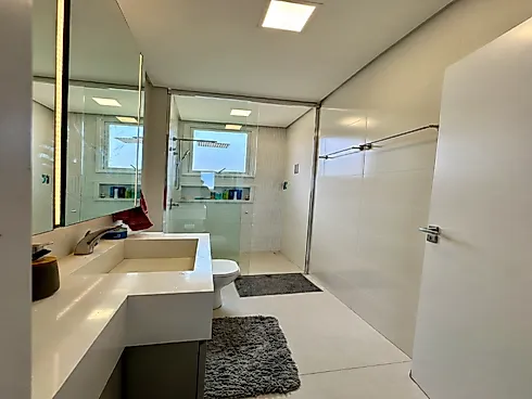 Apartamento Único por Andar, 4 Dormitórios sendo 2 Suítes - Pedra Branca - Foto 23