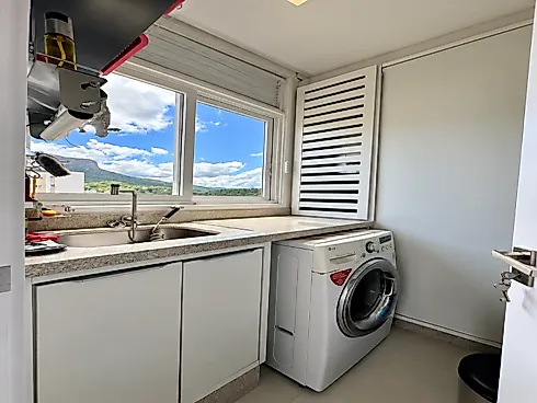 Apartamento Único por Andar, 4 Dormitórios sendo 2 Suítes - Pedra Branca - Foto 8