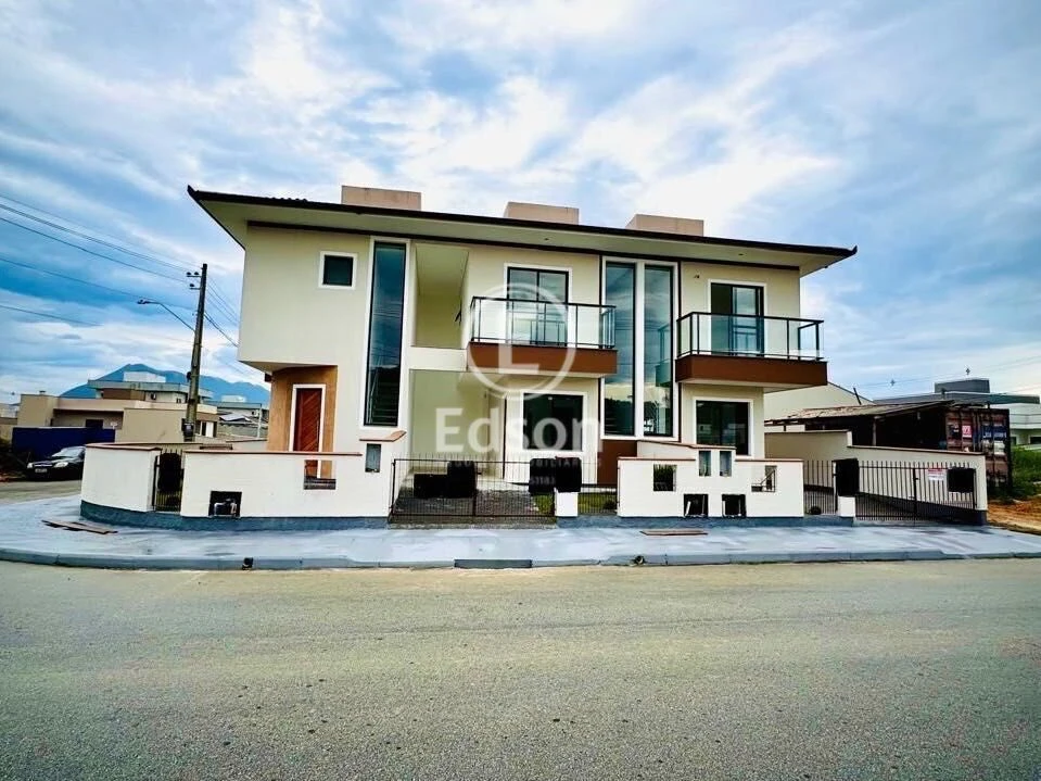 Sobrado Geminado em Bela Vista, Palhoça. 2 quartos, 84m². Imagem 1 de 11