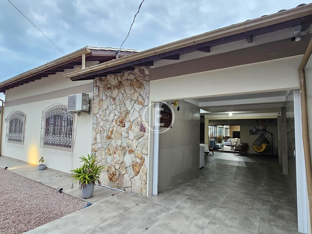 Casa em Rio Grande, Palhoça. 3 quartos, 220m². Imagem 2 de 30