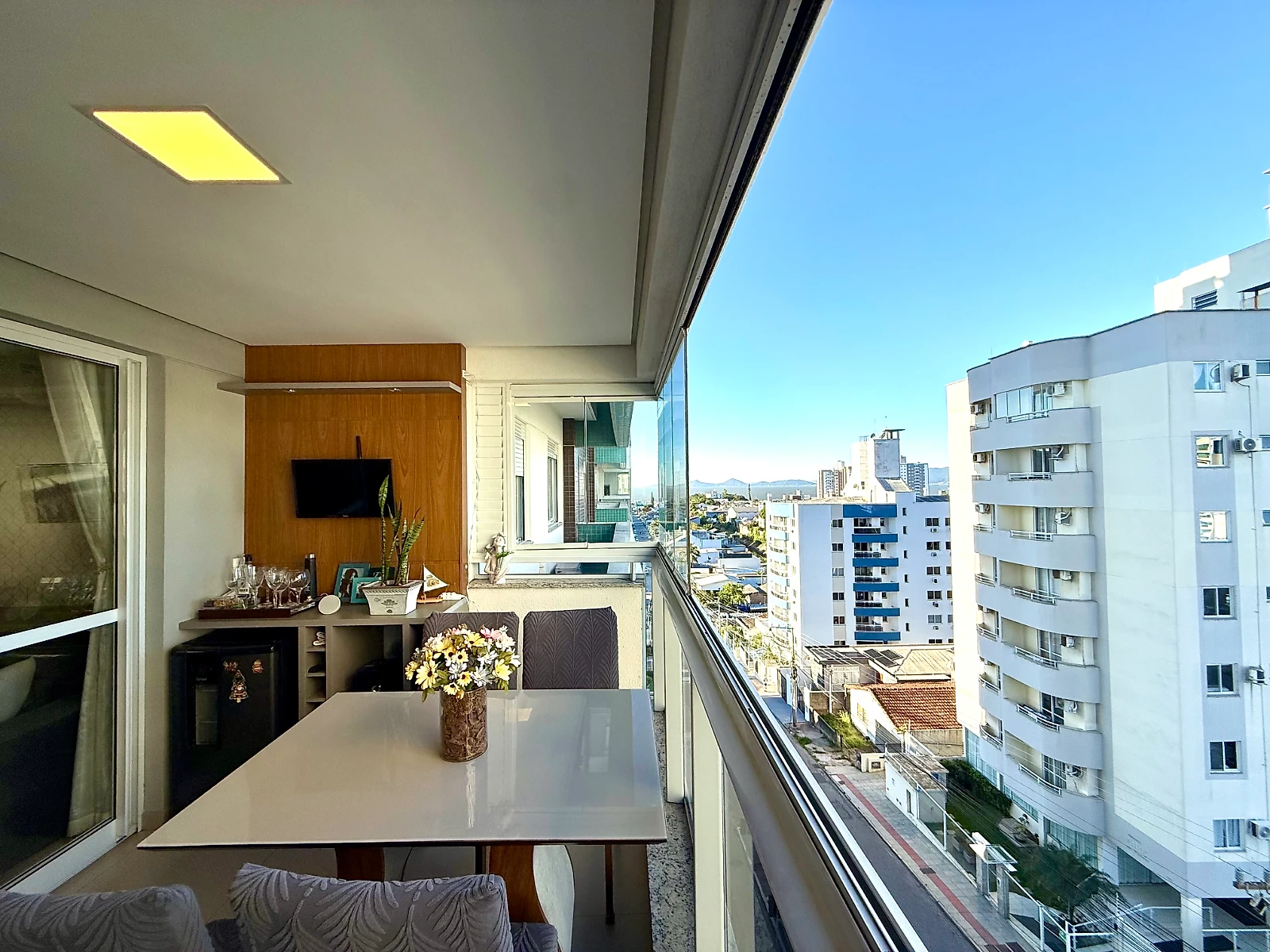 Apartamento em Barreiros, São José. 3 quartos, 97m². Imagem 2 de 17