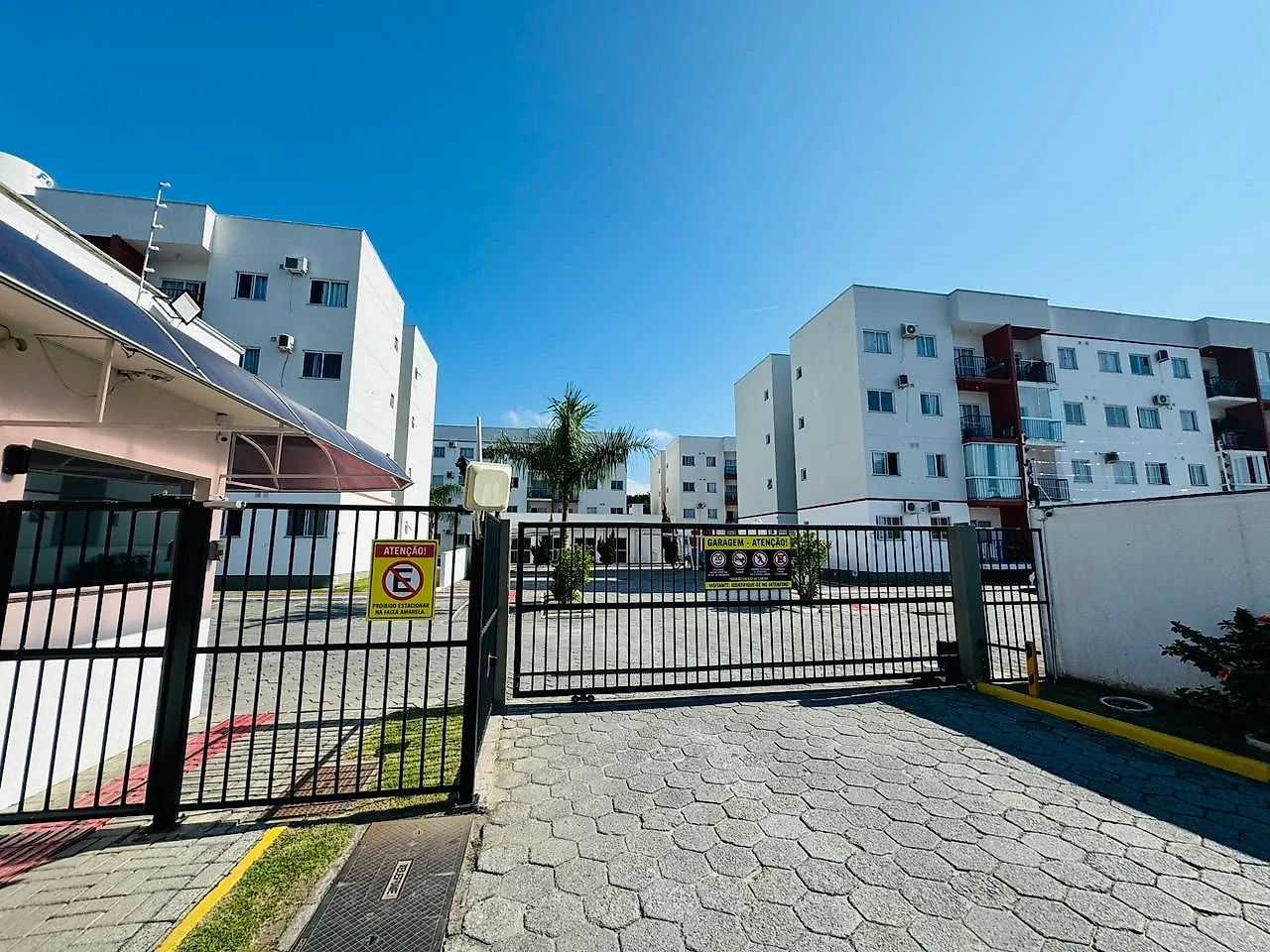 Apartamento em Aririú, Palhoça. 2 quartos, 52m². Imagem 1 de 14