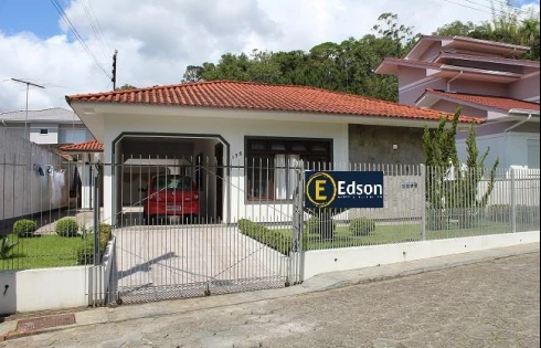 Centro, Santo Amaro da Imperatriz