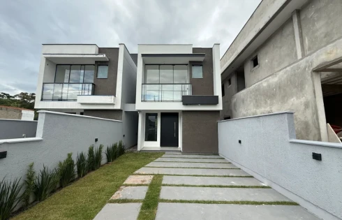 Sobrado geminado em Forquilhas, São José