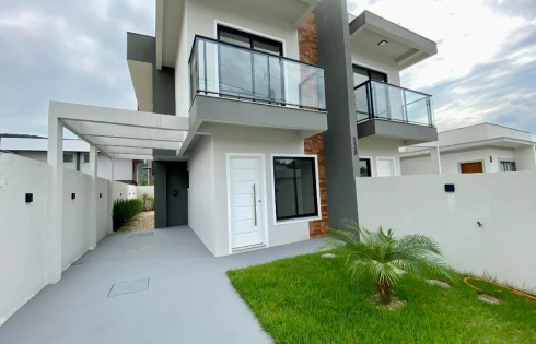 Sobrado geminado em Forquilhas, São José