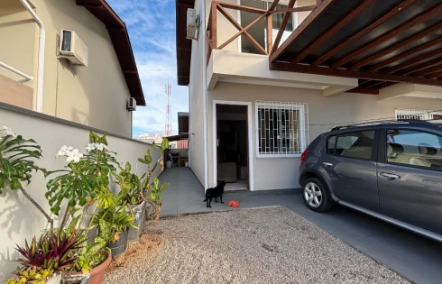 Sobrado geminado em Bela Vista, Palhoça