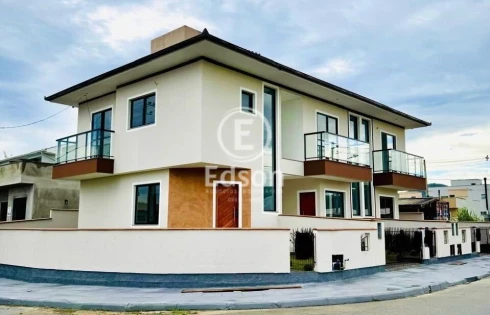 Sobrado geminado em Bela Vista, Palhoça
