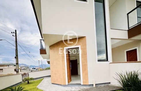 Sobrado geminado em Bela Vista, Palhoça