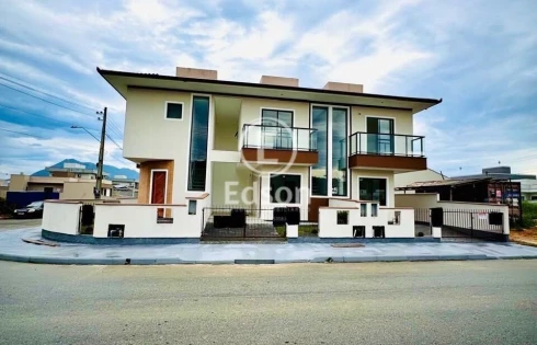 Sobrado Geminado com 2 quartos em Bela Vista, Palhoça
