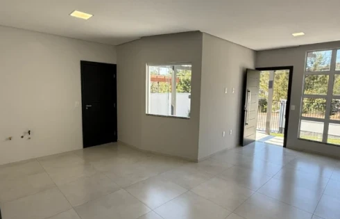 Casa geminada em Fundos, Biguaçu