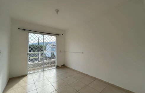 Sobrado geminado em Potecas, São José