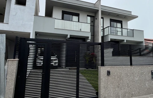 Sobrado geminado em Serraria, São José