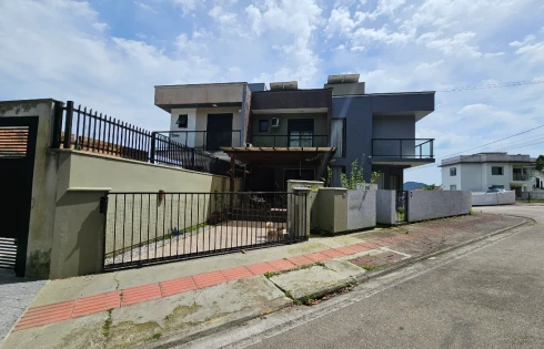 Sobrado geminado em Bela Vista, Palhoça