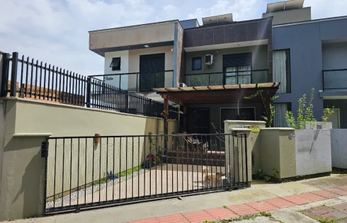 Sobrado geminado em Bela Vista, Palhoça