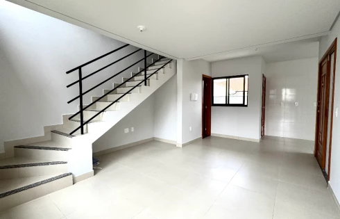 Sobrado geminado em Forquilhas, São José