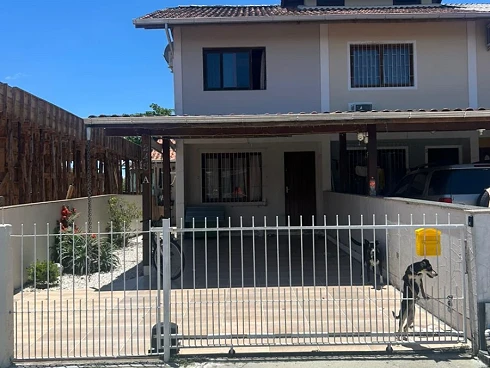 Sobrado Geminado com 2 quartos em Bela Vista, Palhoça