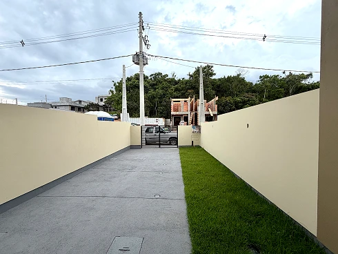 Sobrado geminado em Forquilhas, São José